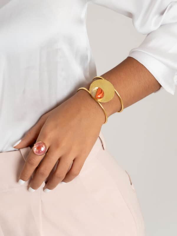 Bracelet with orange pearl